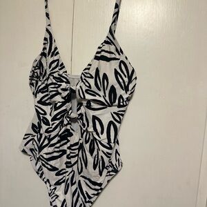 Black and White Leaf Print Swimsuit